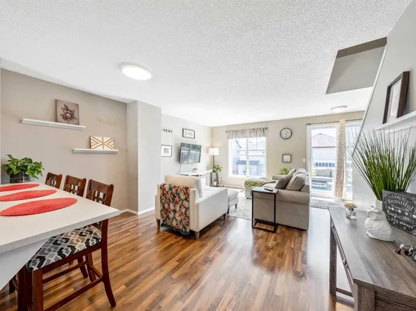 43 W Toscana Gdns NW, Calgary, AB T3L 3C2