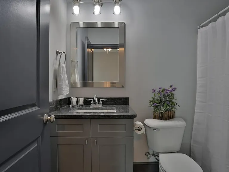 2411 Vine St — Photo 12