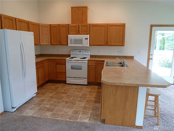 4th image of 100 Dolphin Ave NE