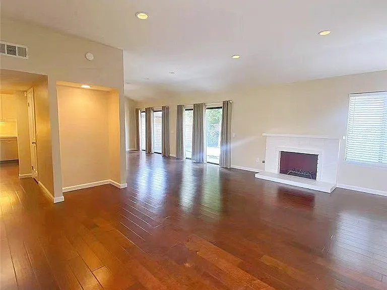 2980 Hyde Park Cir — Photo 1