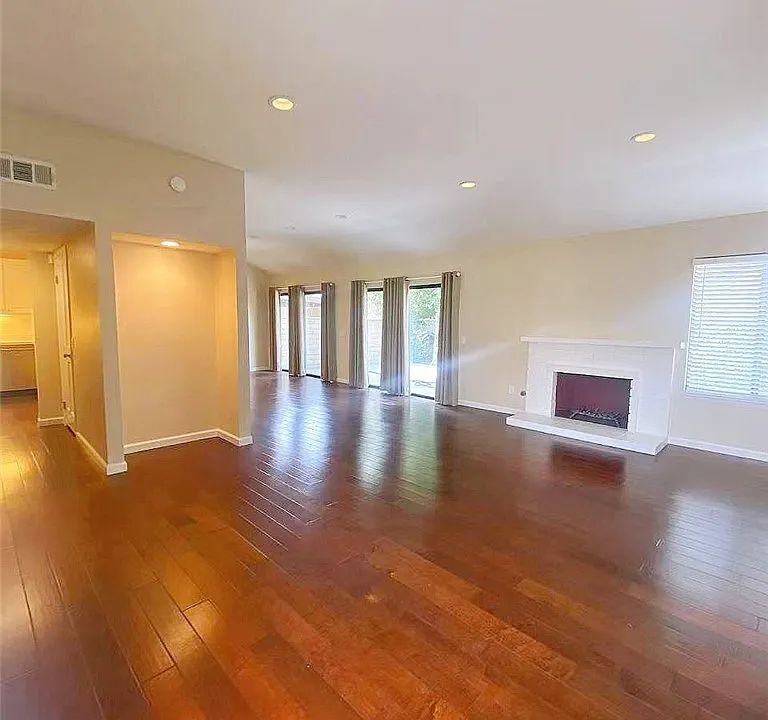 2980 Hyde Park Cir