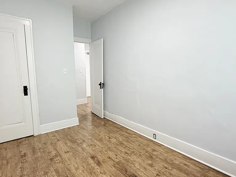 524 Pitt St W #103 — Photo 11