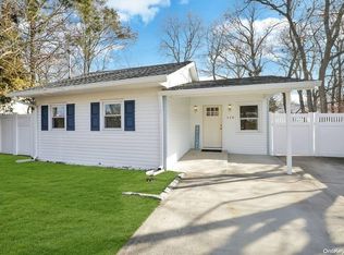 119 Adirondack Dr, Selden, NY 11784