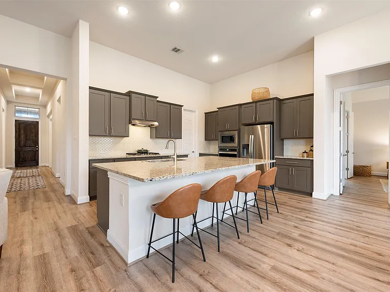725 Millcreek Ln — Photo 11