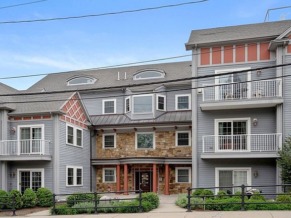 2nd image of 224 Florence St APT 3