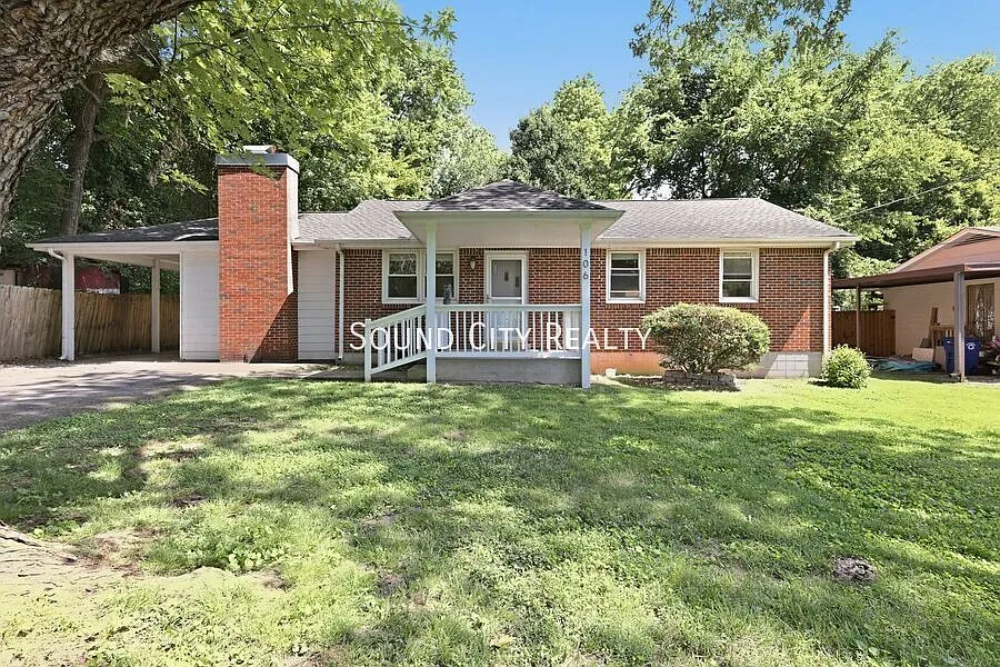 Available now. Brick ranch home at the end of a cul-de-sac!! Fenced in backyard, covered parking. — Photo 2
