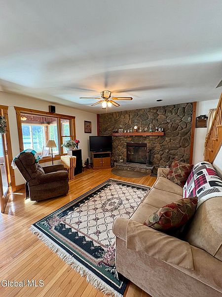 5th image of 102 Shoreline Drive