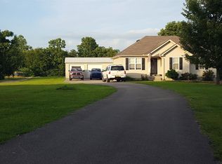 1013 Twin Creek Rd, Charlotte, TN 37036