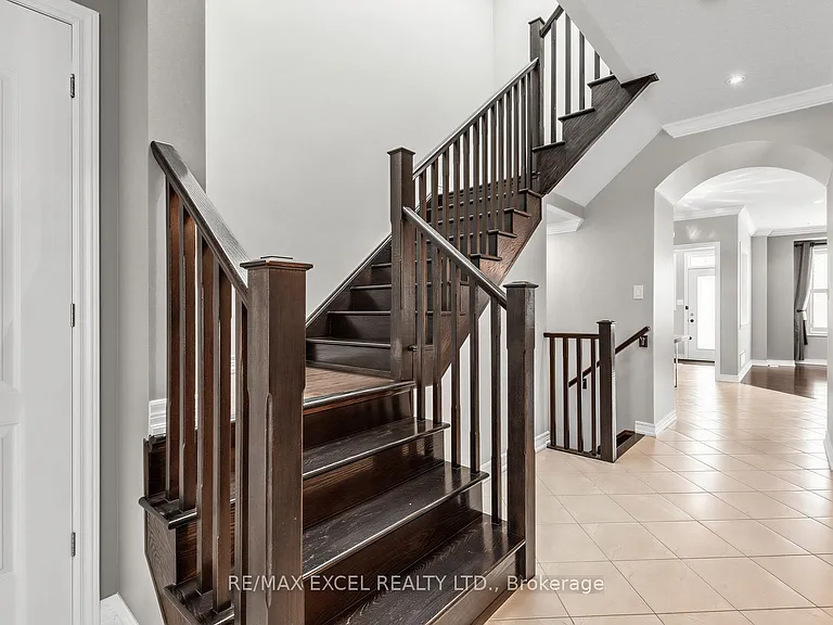 25 Demott Ave — Photo 17