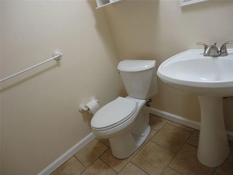 403 Northdale Ct — Photo 13