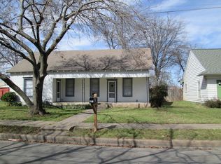 810 W Chambers St, Cleburne, TX 76033