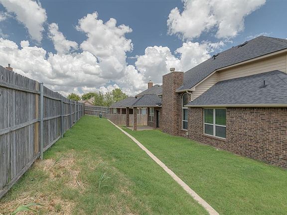 4th image of 8725 Sally Ct