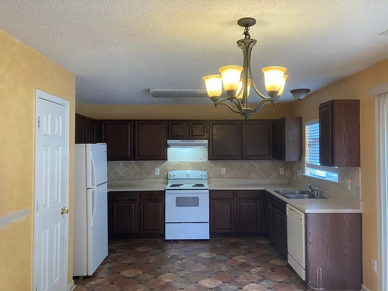 6586 Guard Hill Dr — Photo 2