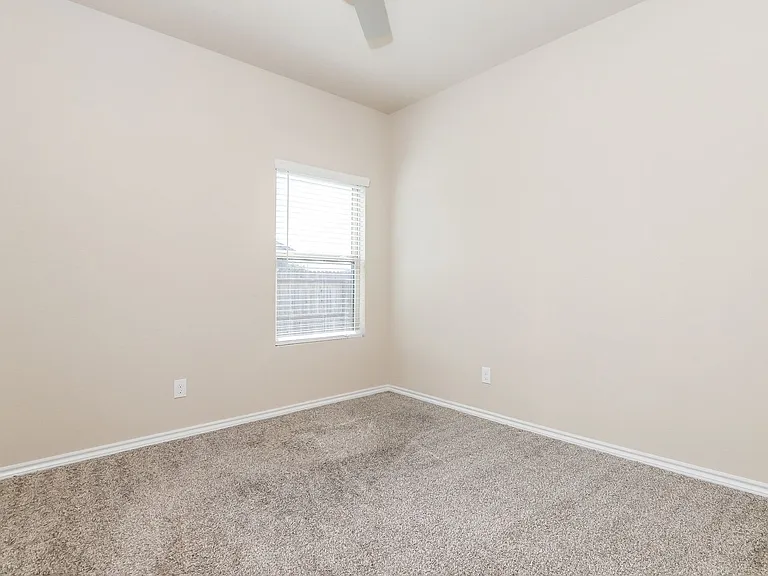 10906 Airmen Dr — Photo 13