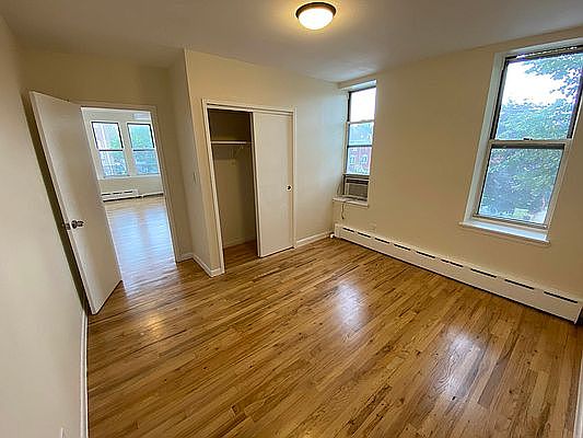 4th image of 2001 E 24th St APT 2