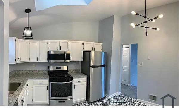 6 bed, 2462 sqft, $5,019 — Photo 3