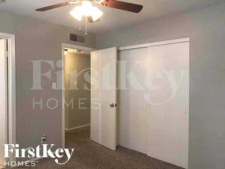 514 E Taylor St — Photo 9