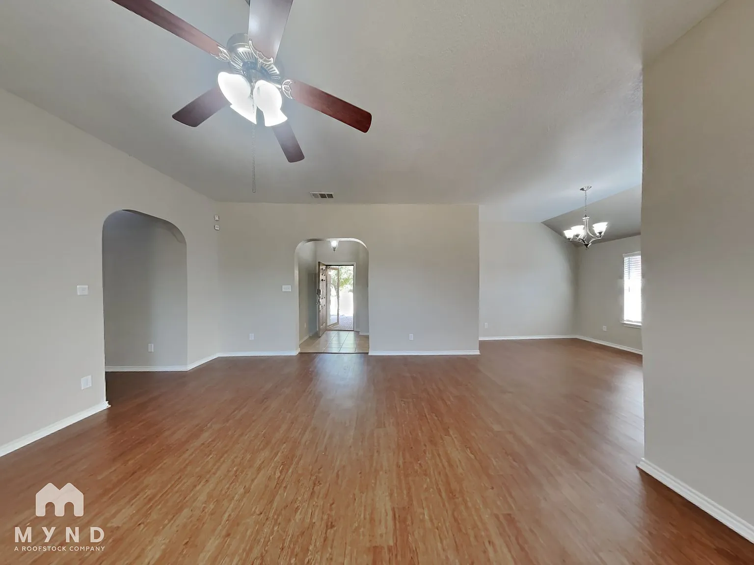 4 bed, 2.0 bath, 1905 sqft, $2,335 — Photo 3