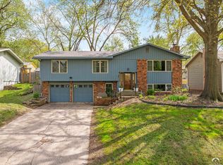 2913 Chisholm Dr, Lawrence, KS 66047