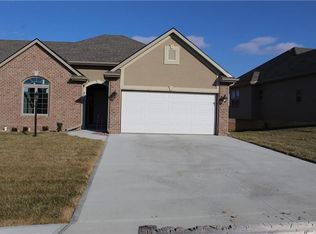 4609 Stonebridge Dr W, Saint Joseph, MO 64505