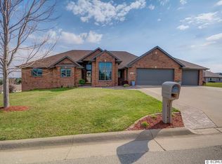 2472 Amber Ridge Dr, Dubuque, IA 52002