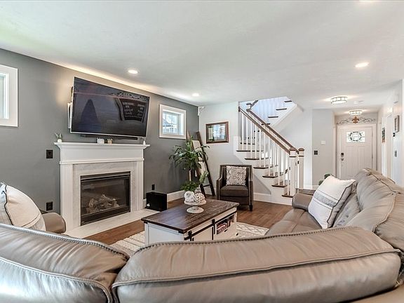 4th image of 9 Rosewood Dr