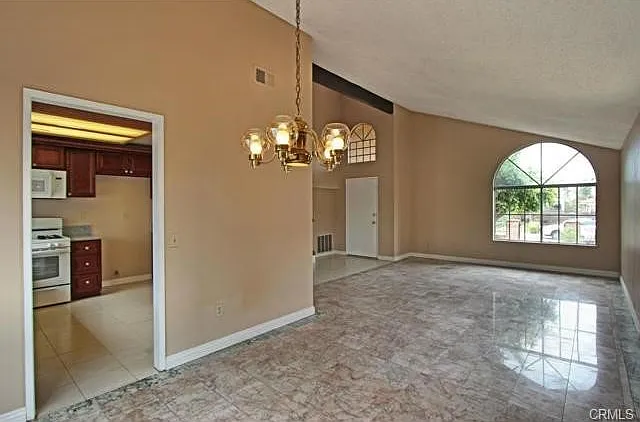 864 N Lorri Way — Photo 3