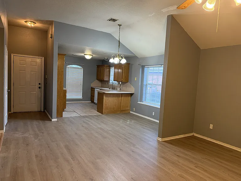 1408 Buena Vista Cir — Photo 6