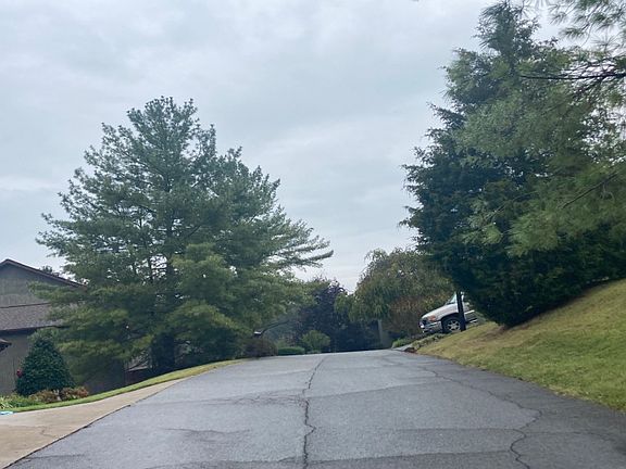 5th image of 221 Willowbend Ct