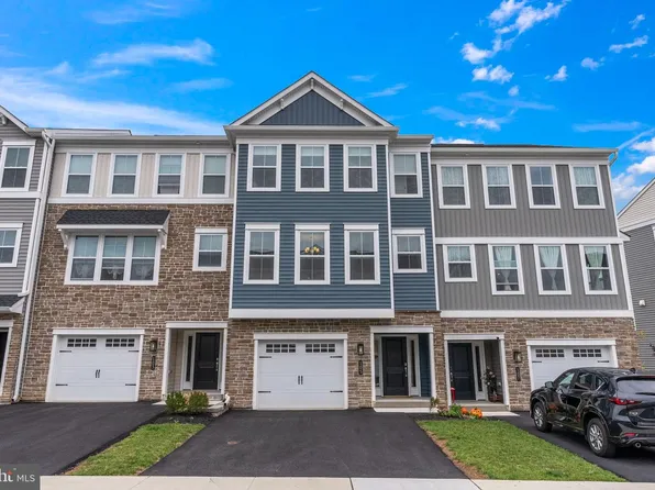 105 Higher Rock Ct, North Wales, PA 19454