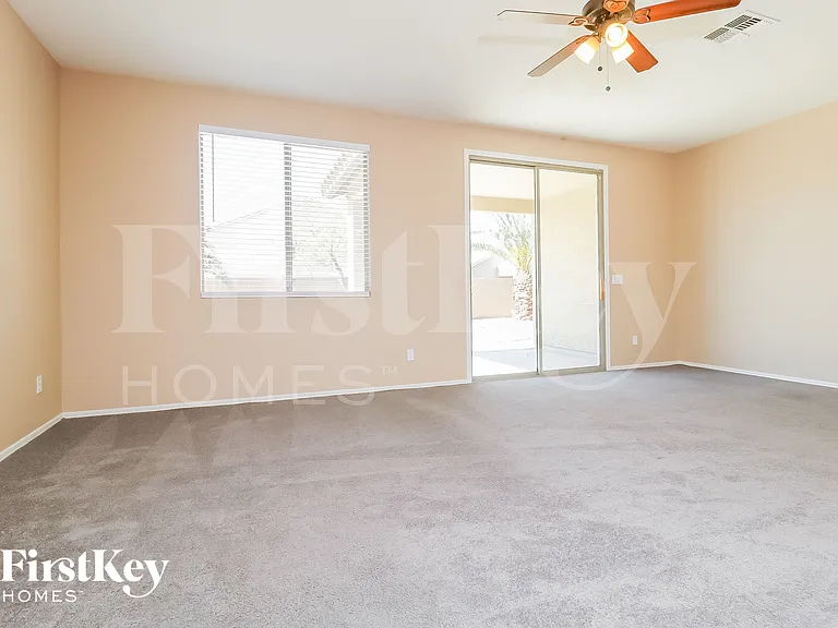 7708 S 68th Dr — Photo 3