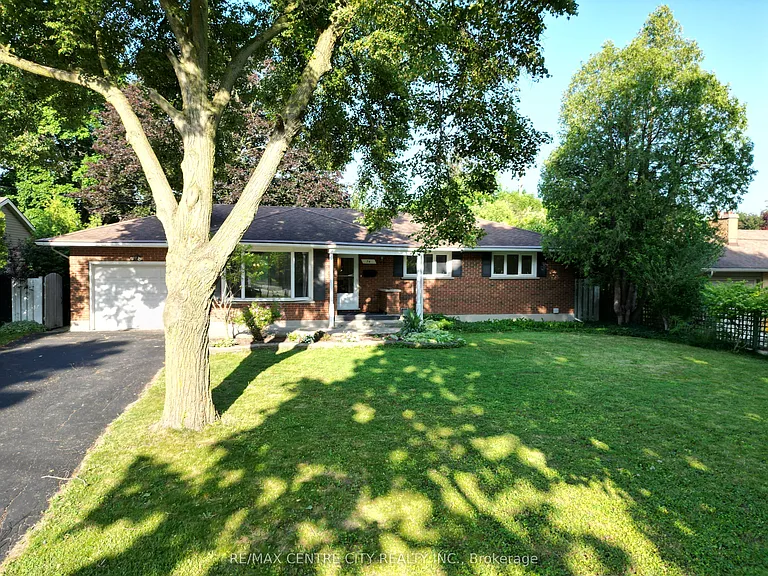 74 Brentwood Cres — Photo 2