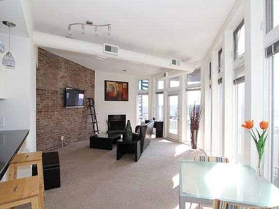 3rd image of 1138 Carney St Unit 2