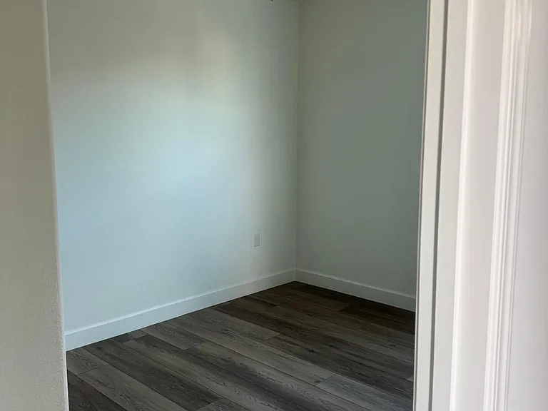2337 E Amboy Ave — Photo 10