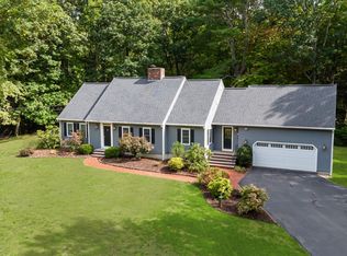 56 Hearthside Cir, Bedford, NH 03110