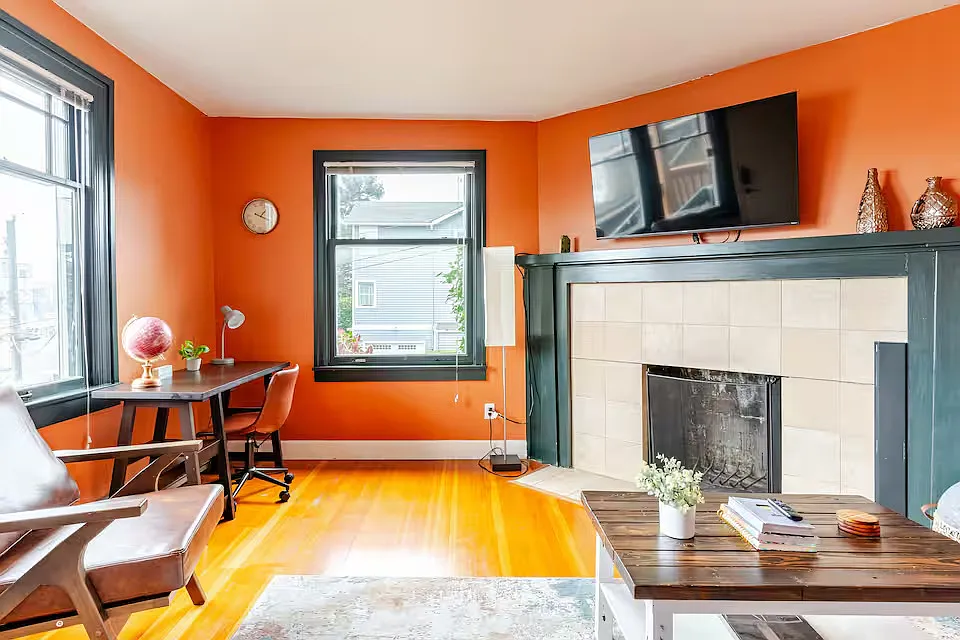 Building Photo - 402 Highland Dr #404