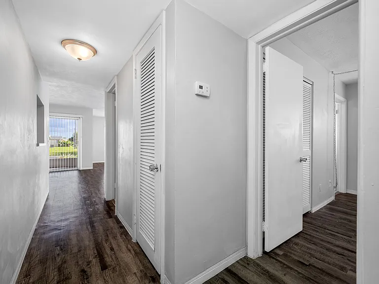 Lake Tarpon Apartments — Photo 25
