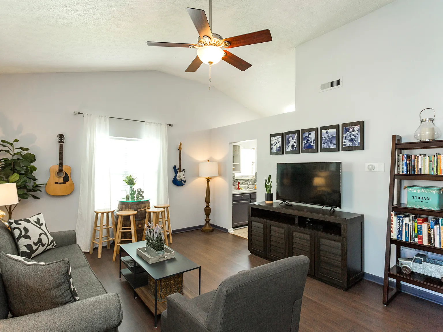 3 bed, 993 sqft, $2,900 — Photo 3