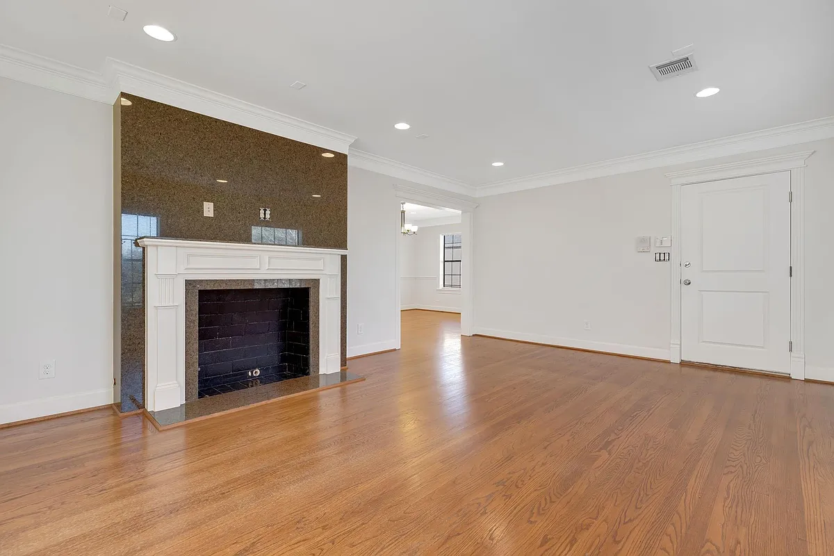 Building Photo - 2306 Blodgett St #2