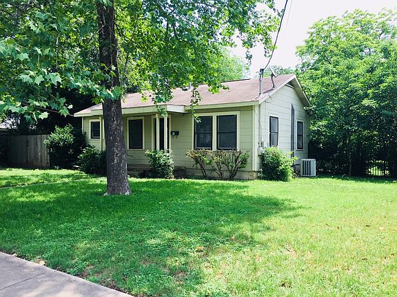 Cute house, large lot, shade trees