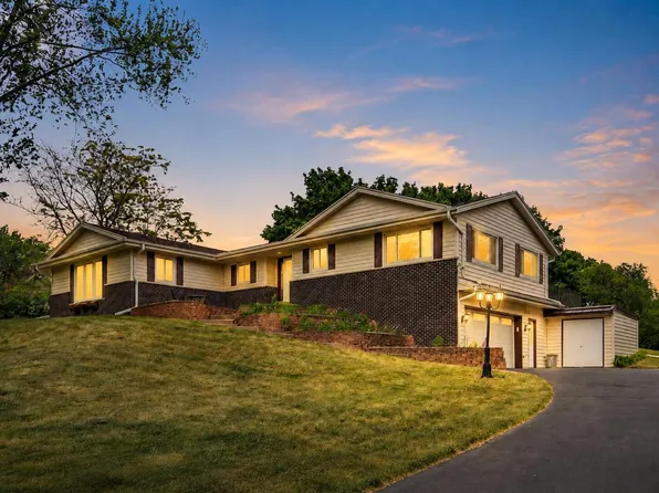 804 Lochtyn RIDGE, Wales, WI 53183