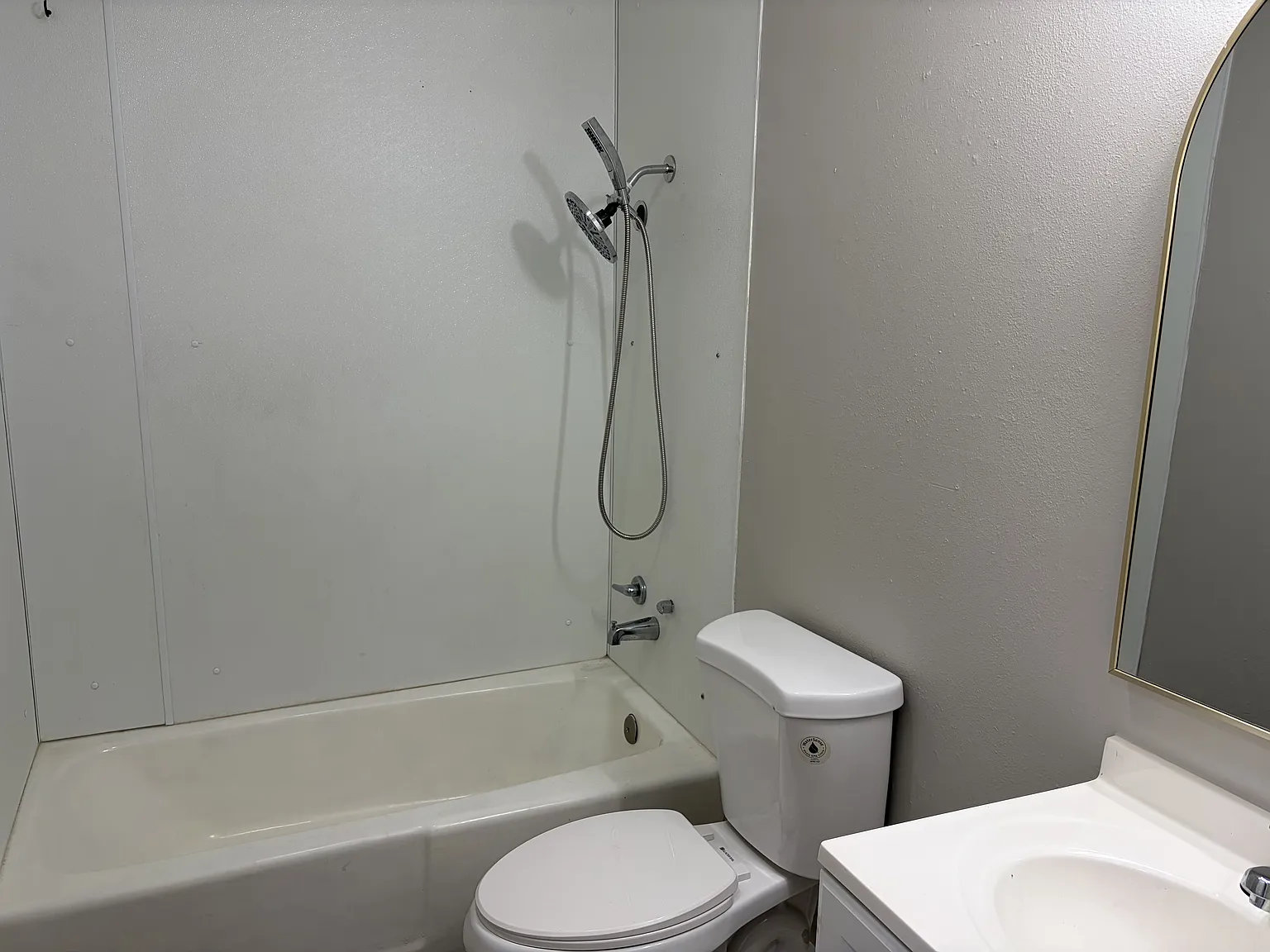 3 bed, 1.5 bath, 1200 sqft, $1,195 — Photo 2