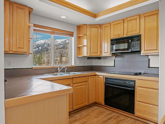 2nd image of 60 Buckrail Ln