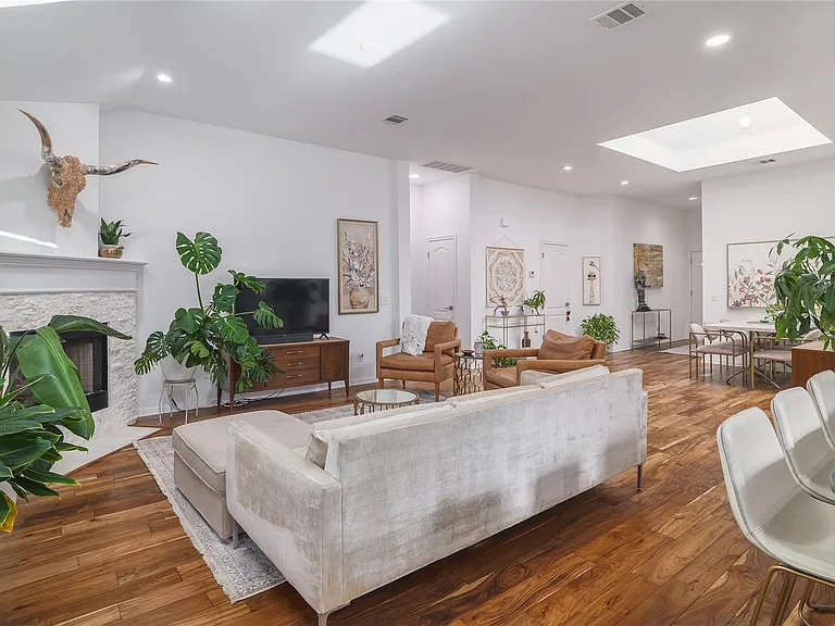 8820 Escabosa Dr — Photo 7