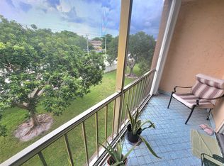 8120 SW 24th St APT 303, North Lauderdale, FL 33068