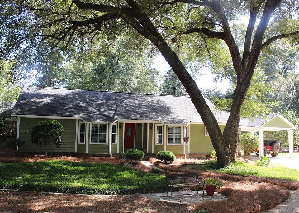 1st image of 208 Pineridge Dr