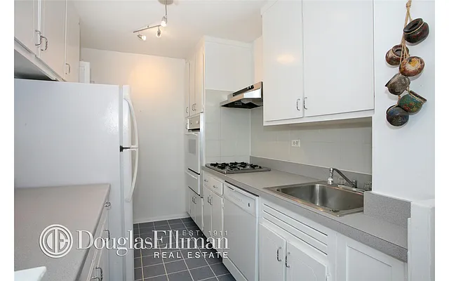 Sold by Douglas Elliman | media 36