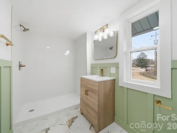 28 Central Ave, Granite Falls, NC 28630