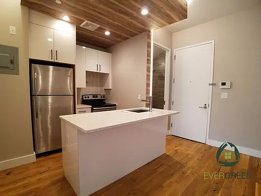 Rented by Evergreen Apartments BK | media 18