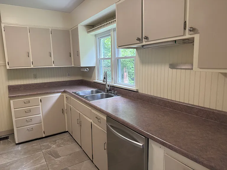 144 Belmont Rd — Photo 7